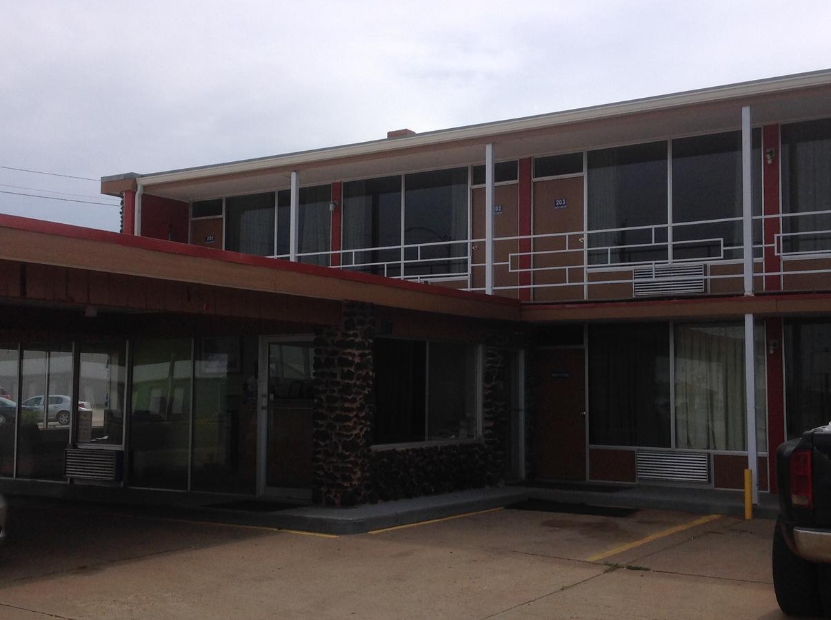 Wheatland Inn Anthony Exterior photo